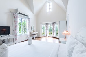 Family Room | Minibar, individually decorated, desk, free WiFi - Sakarin Valley Resort & Restaurant (Kanchanaburi)