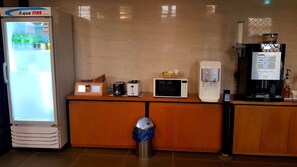 Bao gồm bữa sáng tự phục vụ hàng ngày 