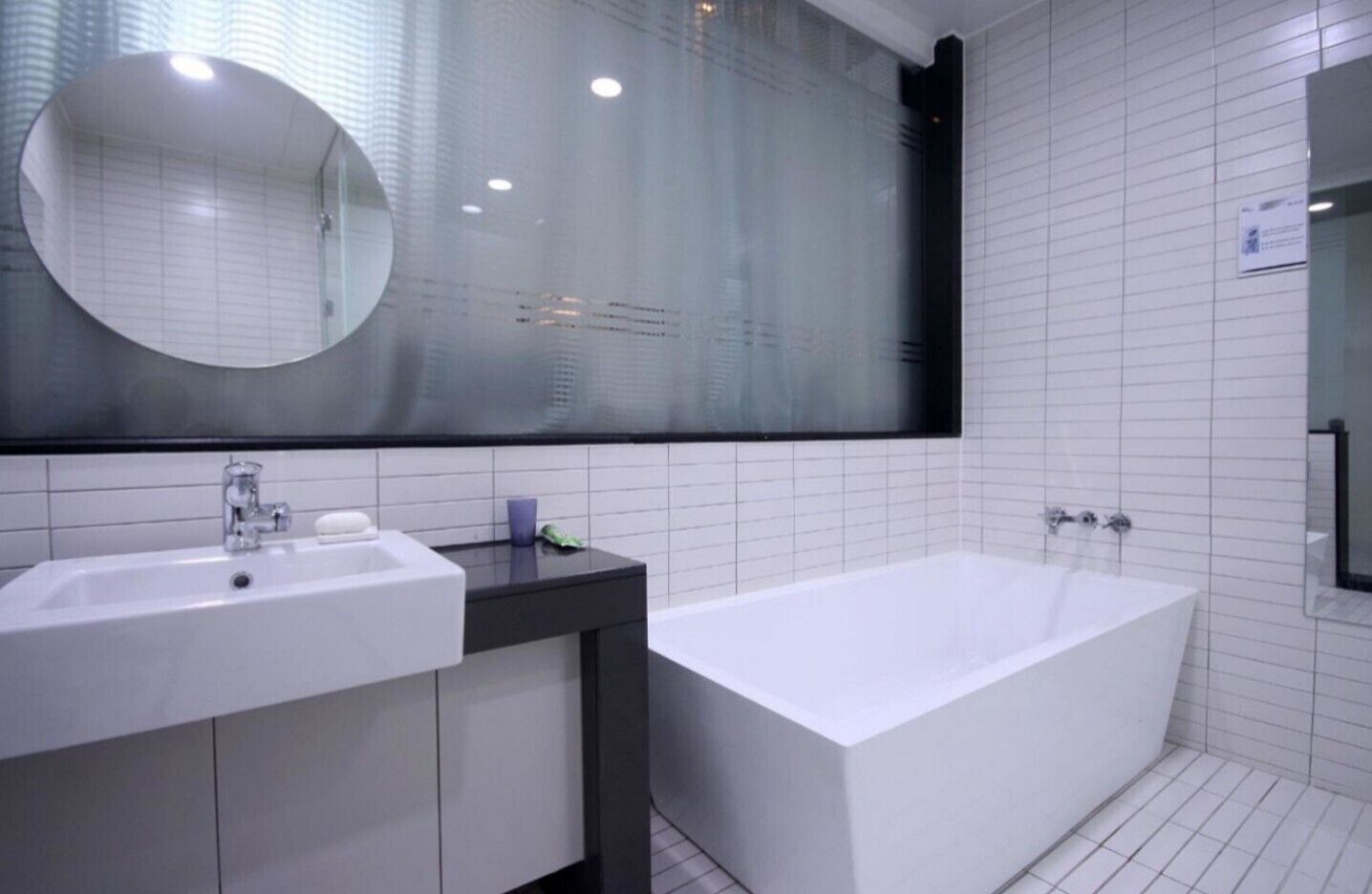 Phòng Premium | Chậu rửa trong phòng tắm