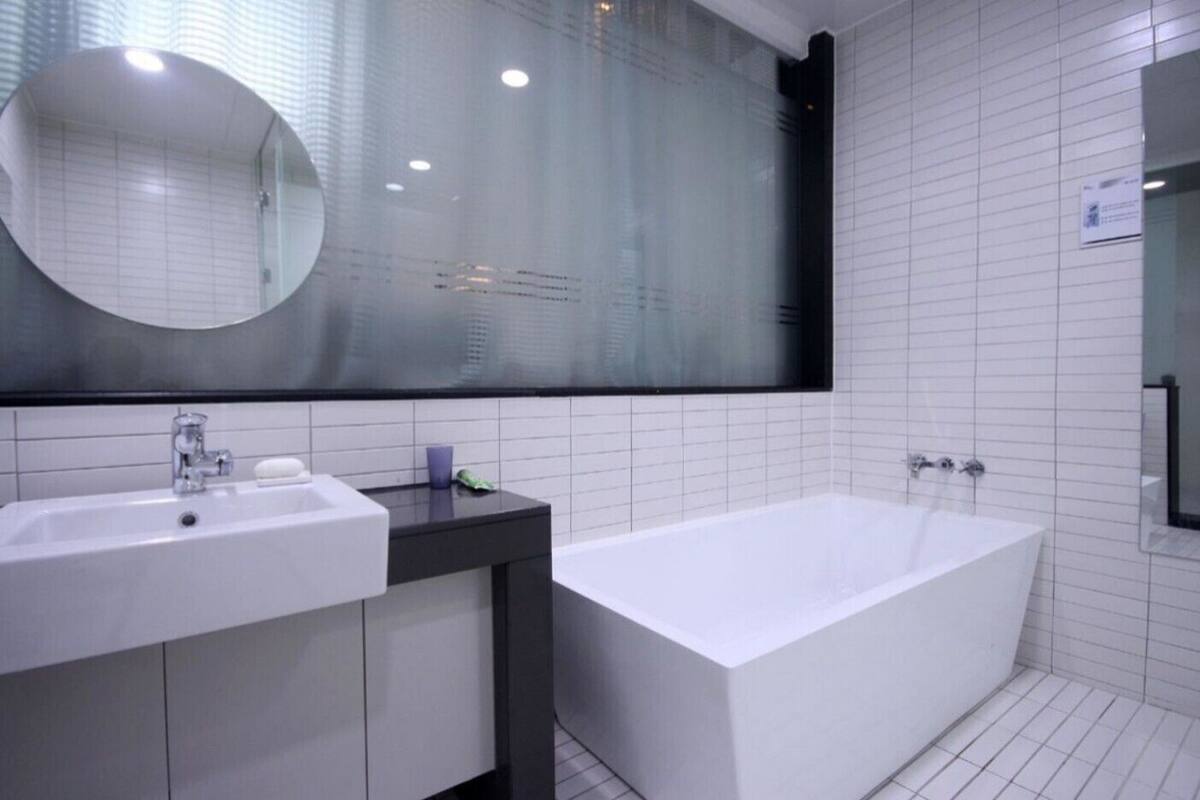 Phòng Premium | Chậu rửa trong phòng tắm