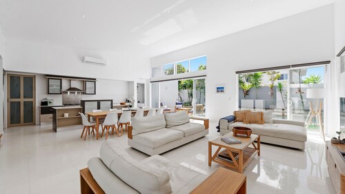 The Station- 6Bed home sleeping 13 guest comfortably