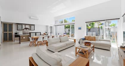 The Station- 6Bed home sleeping 13 guest comfortably