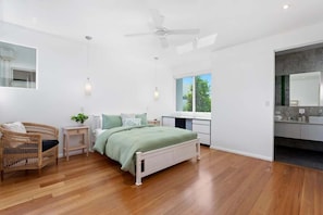 6 bedrooms, iron/ironing board, free WiFi, bed sheets
