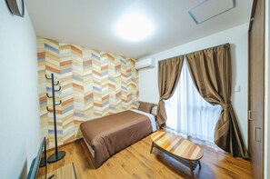Desk, blackout curtains, free WiFi