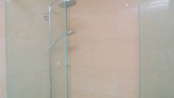Room | Bathroom | Shower, towels