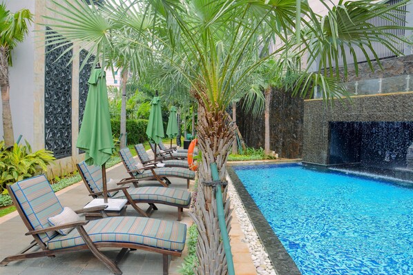 Outdoor pool - Luxurious 3BR Anandamaya Apartment (Jakarta)