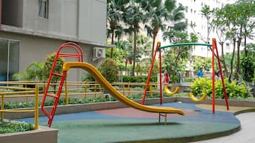 Área de juegos infantiles al aire libre