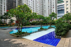 Outdoor pool - Spacious and Comfortable 2BR Green Bay Pluit Apartment (Jakarta)