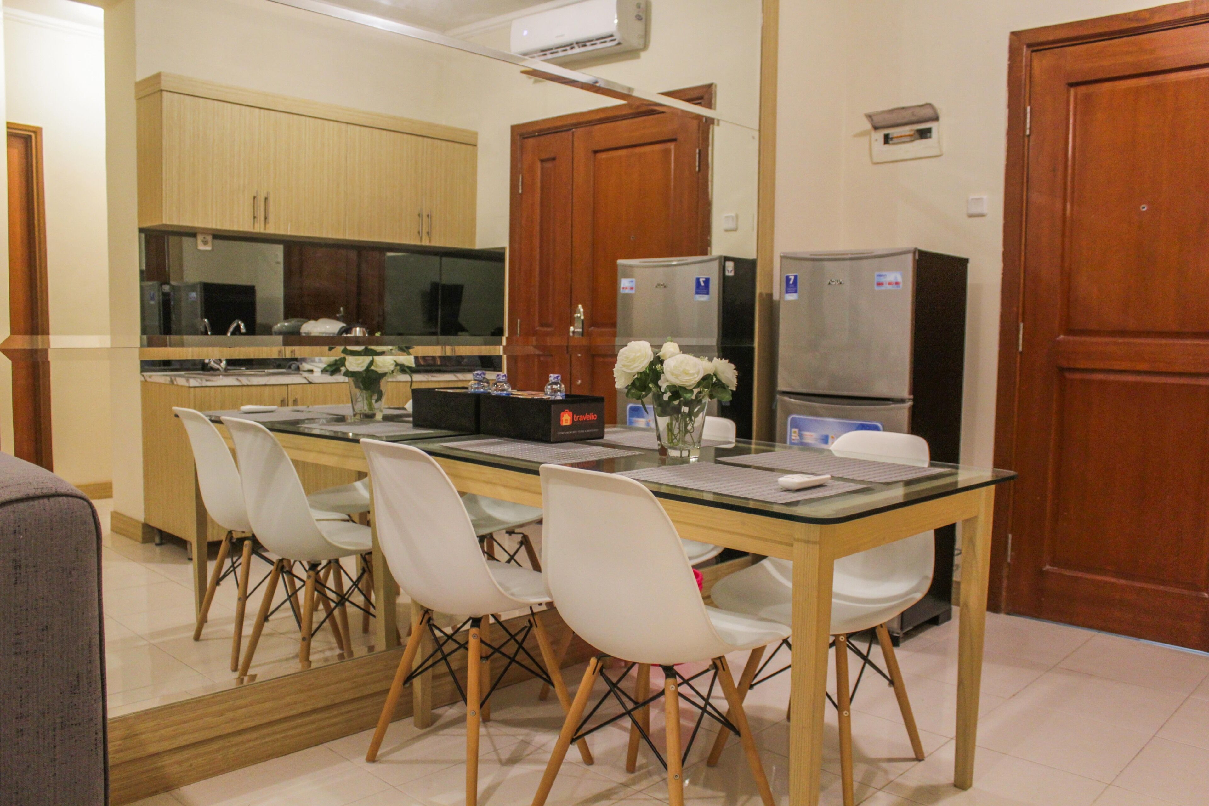 Room | In-room dining