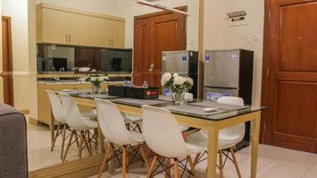 Room | In-room dining