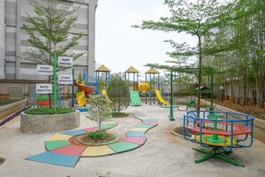 Zona de juegos infantil al aire libre