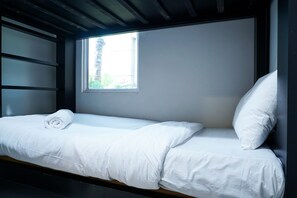 3 bedrooms, free WiFi, bed sheets - Luxurious and Elegant 3BR Vittoria Apartment (Jakarta)