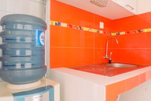 Room | Private kitchenette | Fridge, stovetop, cookware/dishes/utensils