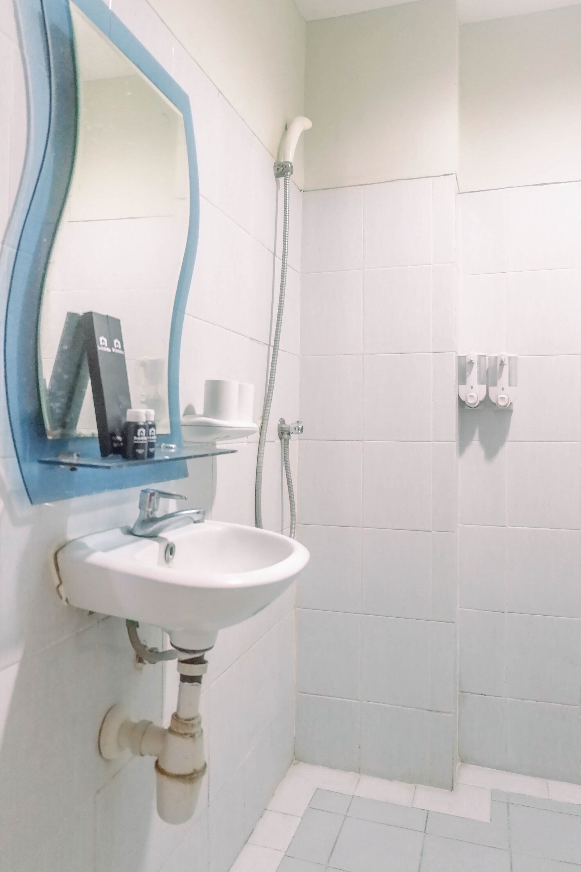 Kamar | Kamar mandi | Shower dan handuk