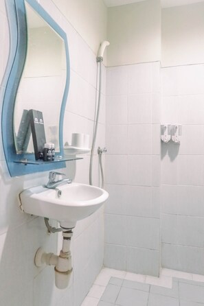 Phòng | Phòng tắm | Buồng tắm vòi sen, khăn tắm 
