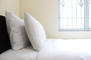 4 bedrooms, free WiFi, bed sheets - Deluxe & Cozy 4BR Galeri Ciumbuleuit Apartment (Bandung)