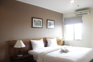 Room | 3 bedrooms, free WiFi, bed sheets - Comfy & Well Appointed 3BR at Galeri Ciumbuleuit 1 (Bandung)