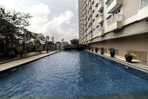 Outdoor pool - Strategic Studio Apartment Galeri Ciumbuleuit 2 near UNPAR (Bandung)