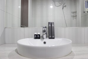 Room | Bathroom | Shower, towels