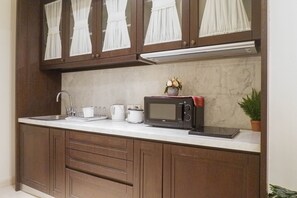 Private kitchenette - Spacious 2BR Apartment at The Peak Residence (Surabaya)
