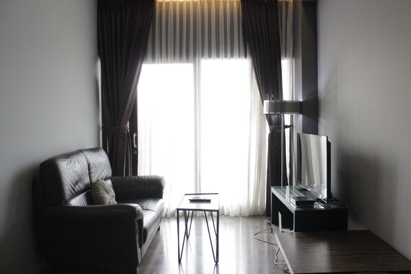 Room | Living room | TV - Modern Deluxe 2BR at Braga City Walk Apartment (Bandung)