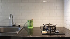 Room | Private kitchenette | Fridge, stovetop, cookware/dishes/utensils - Bright & Stylish 2BR at Gateway Pasteur Apartment (Cimahi)