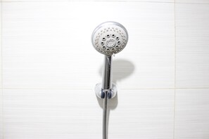 客房 | 浴室 | 淋浴设施、毛巾