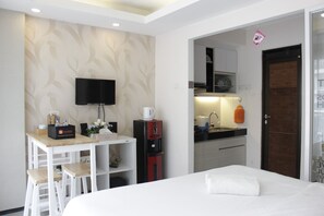 Free WiFi, bed sheets - Spacious & Stylish Studio at Gateway Pasteur Apartment (Cimahi)
