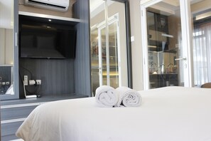 1 bedroom, free WiFi, bed sheets - Convenient 1BR Gateway Pasteur Apartment (Cimahi)