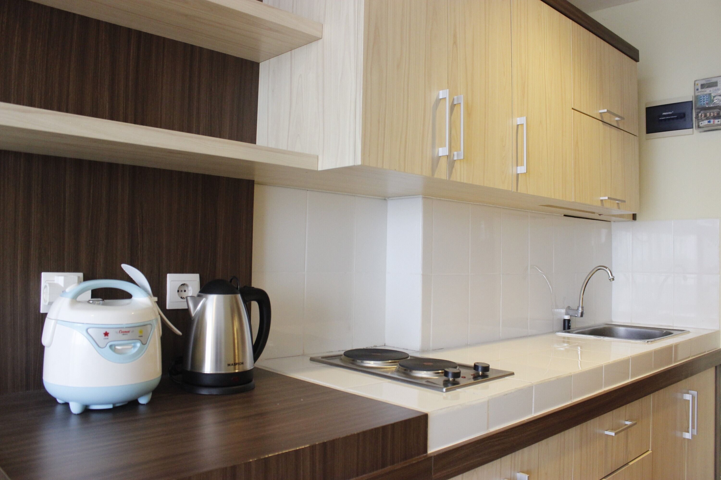 ルーム | 専用簡易キッチン | 冷蔵庫、コンロ、電気ポット、調理器具と食器