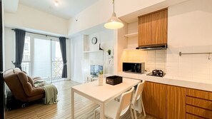 Rum | Eget kök | Kylskåp, spishäll och grytor/köksredskap