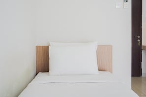 Free WiFi, bed sheets - Chic Studio at Serpong Green View Apartment (South Tangerang)