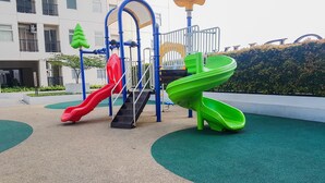 子供用の遊び場 - 屋外
