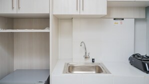 ルーム | 専用簡易キッチン | 冷蔵庫、コンロ、調理器具と食器
