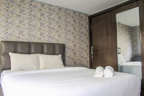 Free WiFi, bed sheets - Modern Furnished Studio Room @ The Modern Golf Apartment (Tangerang)