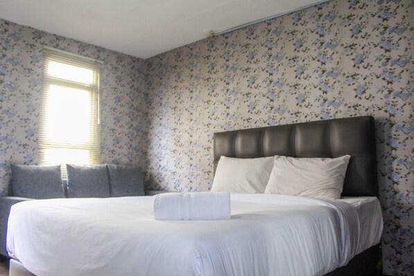 Room | Free WiFi, bed sheets - Modern Furnished Studio Room @ The Modern Golf Apartment (Tangerang)