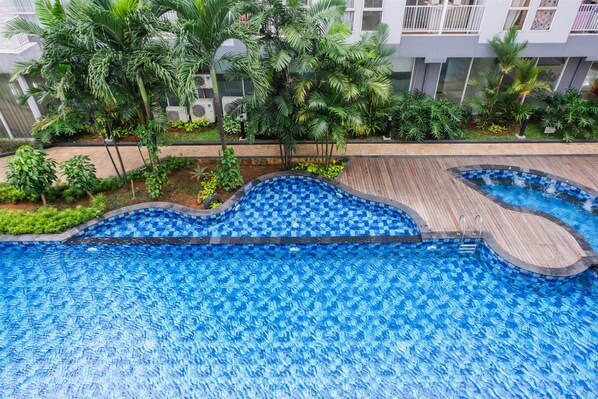 Outdoor pool - Cozy Studio Apartment at Tamansari Skylounge near Soetta Airport (Tangerang)