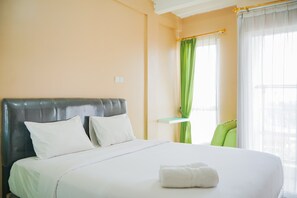 Room | Free WiFi, bed sheets - Cozy Studio Apartment at Tamansari Skylounge near Soetta Airport (Tangerang)