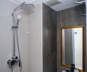 Habitació | Bany | Dutxa i tovalloles
