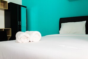 Bed sheets - Minimalist and Stylish Studio Aeropolis Tangerang Apartment (Tangerang)