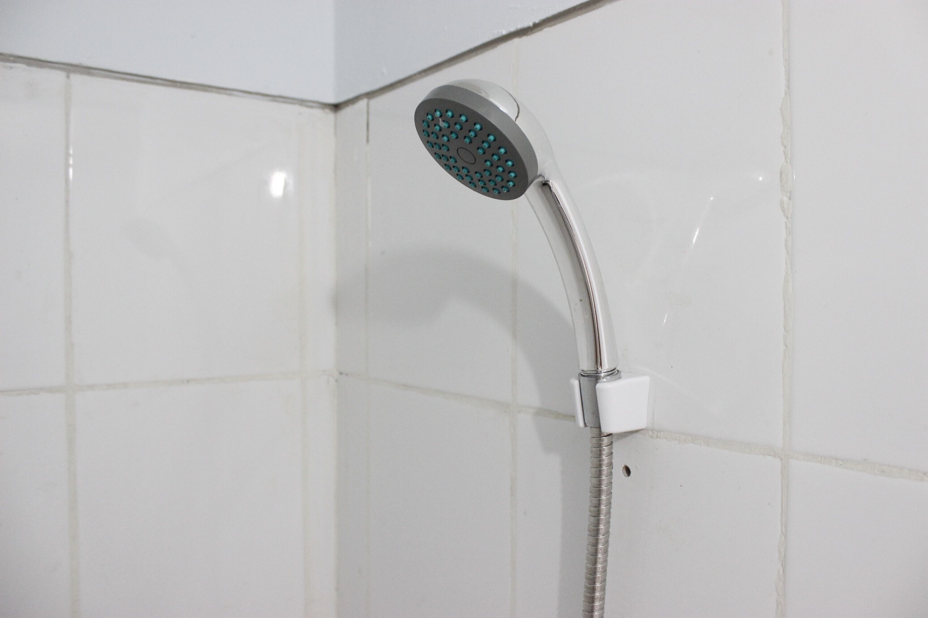 Quarto | Banheiro | Chuveiro, produtos de toalete grátis, toalhas de banho 
