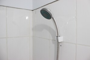 Camera | Bagno | Doccia, set di cortesia gratuito, asciugamani
