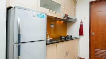 Kamar | Dapur kecil pribadi | Lemari es, kompor, dan peralatan masak/sendok-piring
