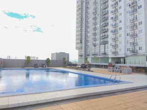 Outdoor pool - Minimalist Studio Park View Condominium Apartment near Mall (Depok)