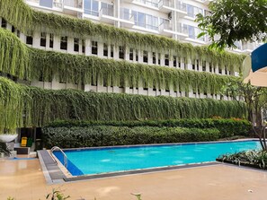 Outdoor pool - Relaxing Studio Apartment at Bintaro Plaza Residences with City View (South Tangerang)