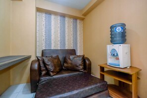 Room | Living room | TV - Strategic and Homey 1BR Kalibata City Apartment (Jakarta)