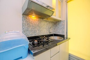 룸 | 전용 간이 주방 | 냉장고, 쿡탑, 조리 도구/접시/주방 기구