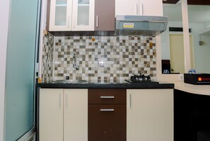 Zimmer | Eigene Kochnische | Kühlschrank, Herdplatte, Kochgeschirr/Geschirr/Besteck