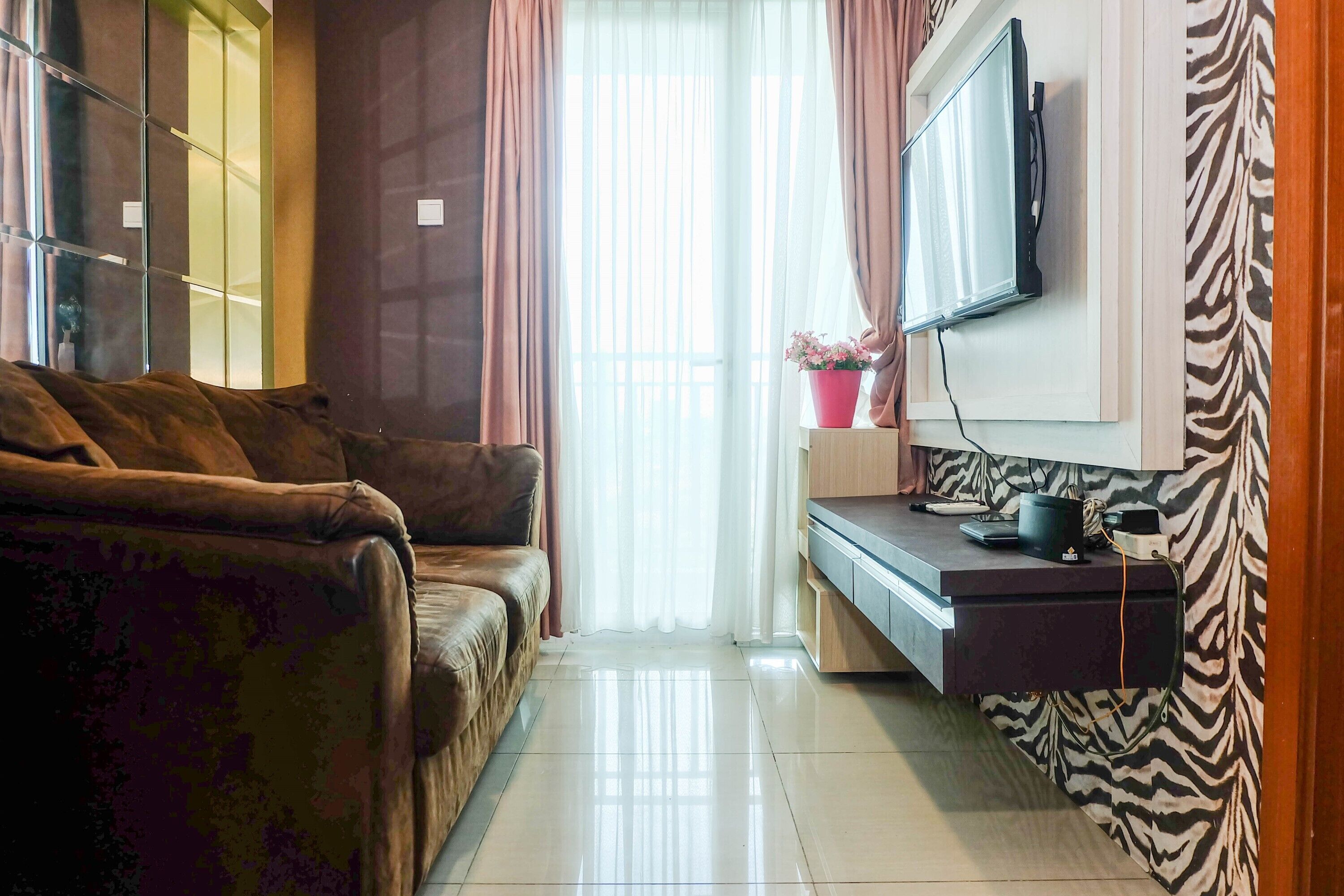 Room | Living room | TV