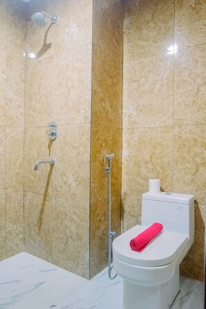 Zimmer | Badezimmer | Dusche, Handtücher